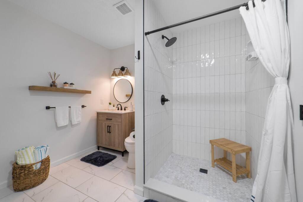 New Modern Bungalow Close To Downtown! Fully Fenced Yard Saint Augustine Eksteriør billede