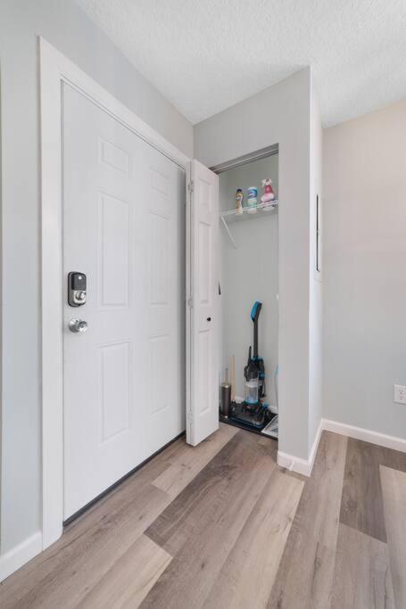 New Modern Bungalow Close To Downtown! Fully Fenced Yard Saint Augustine Eksteriør billede