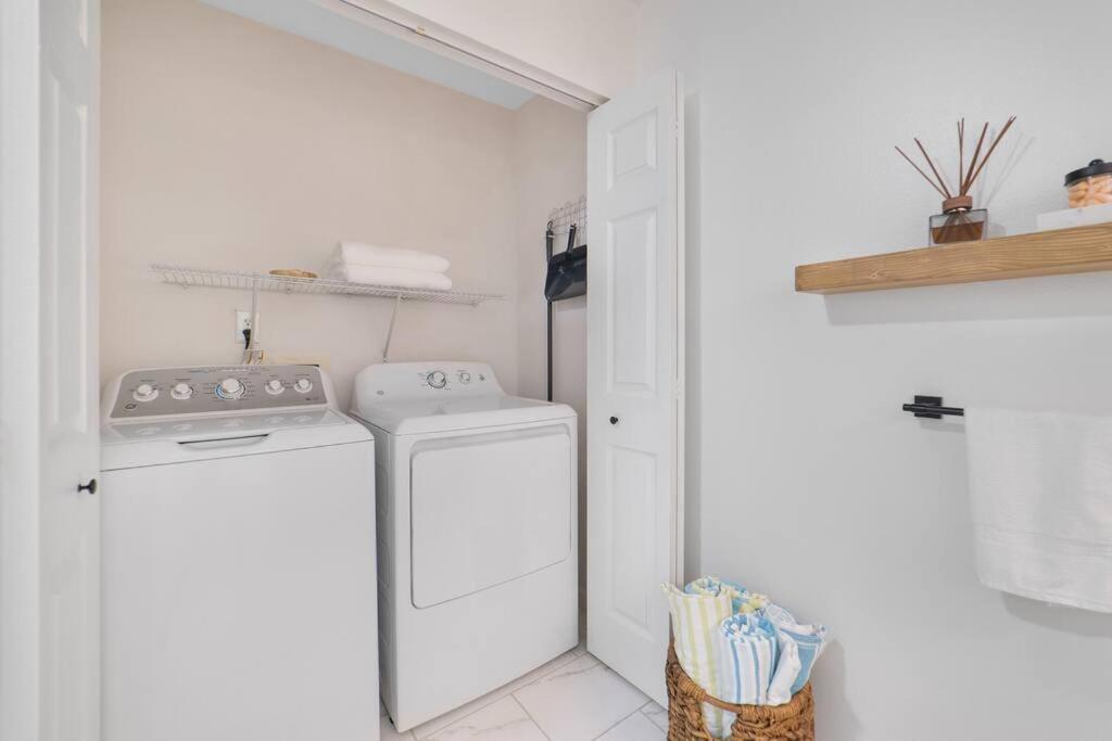 New Modern Bungalow Close To Downtown! Fully Fenced Yard Saint Augustine Eksteriør billede