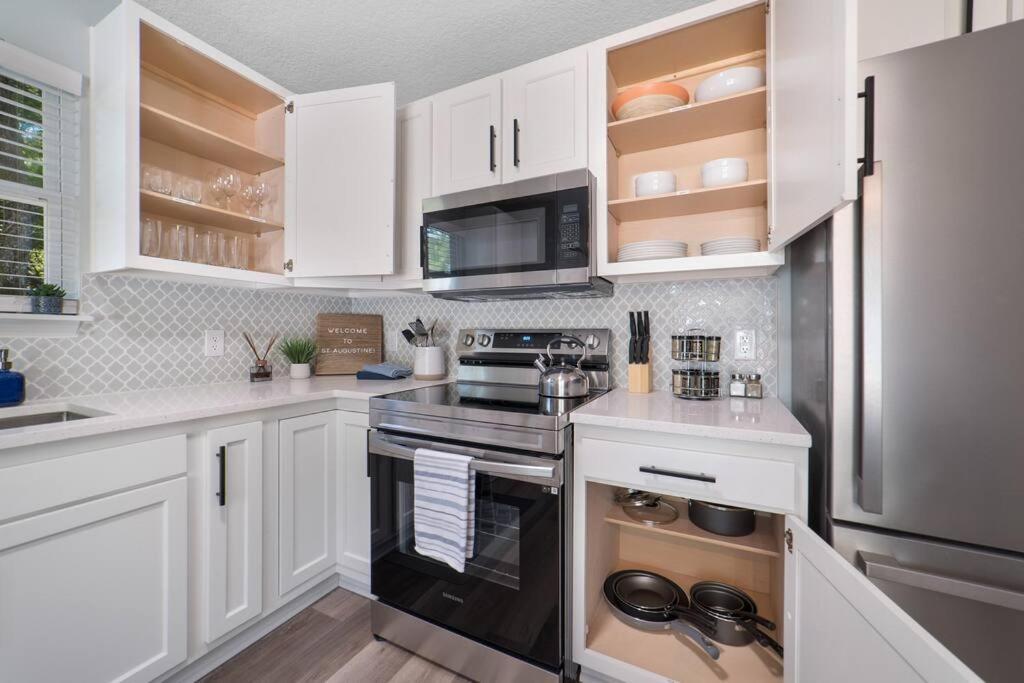 New Modern Bungalow Close To Downtown! Fully Fenced Yard Saint Augustine Eksteriør billede