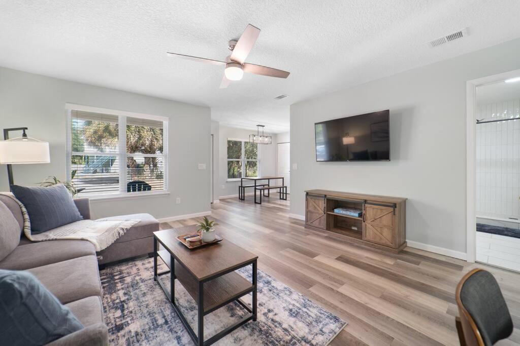New Modern Bungalow Close To Downtown! Fully Fenced Yard Saint Augustine Eksteriør billede
